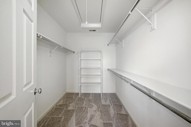 Building Photo - 44094 Saxony Terrace