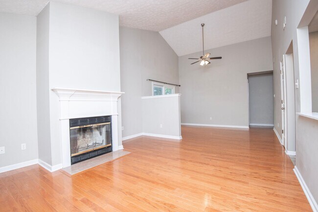 Building Photo - Knoxville 37922 - 3 bedroom, 2 bath with fenced-in yard - Call Susan Niedergeses (865) 300-4722