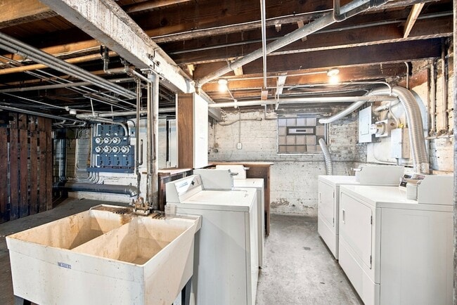 Building Photo - 7443 S Paxton Ave