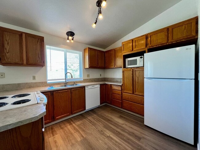 Building Photo - Non-Refundable & Security Deposit Total: $...