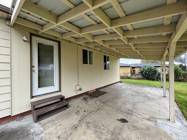 Building Photo - Charming 2 Bed 1 Ba House in Gladstone - Garage, Washer and Dryer, Landscaping Including!