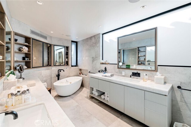 Building Photo - 121 25th St