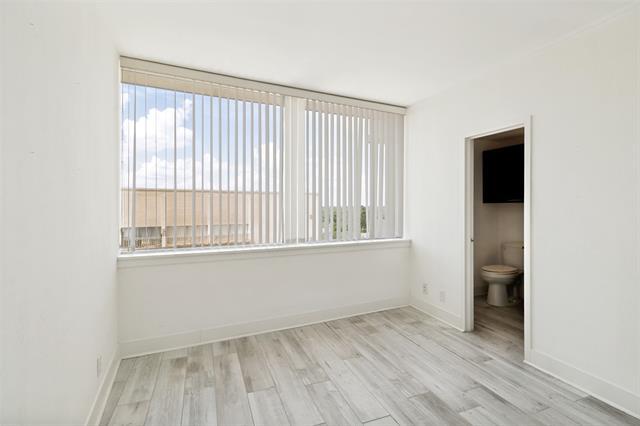 Building Photo - 6211 W Northwest Hwy