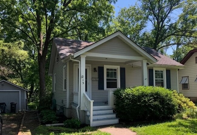 Primary Photo - 215 E 18th St