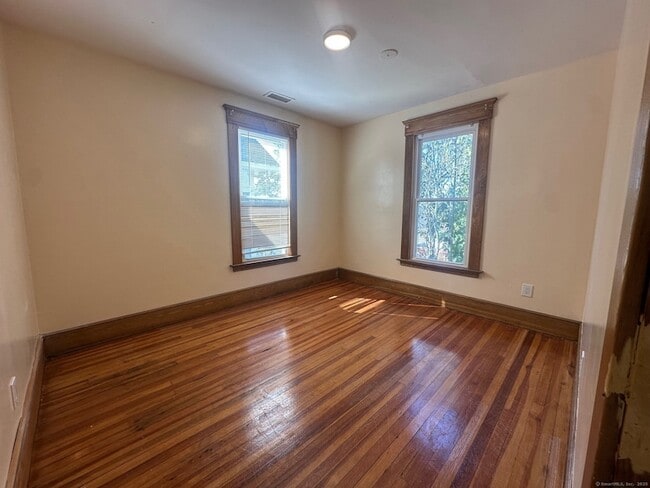 Building Photo - 28 E Pearl St