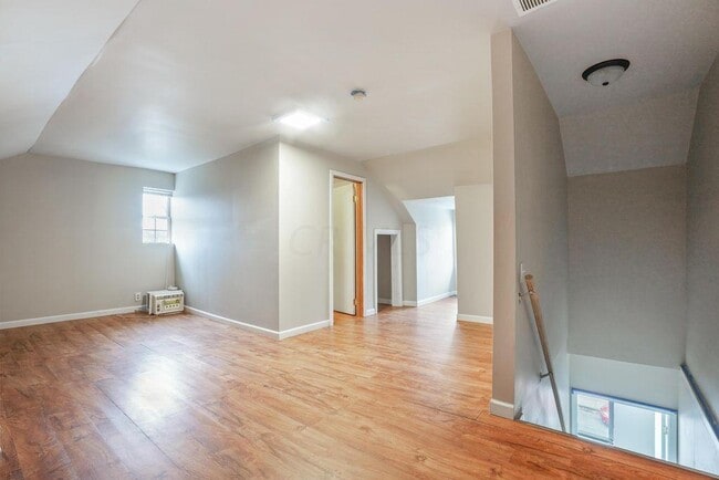 Building Photo - 320-322 E 12th Avenue