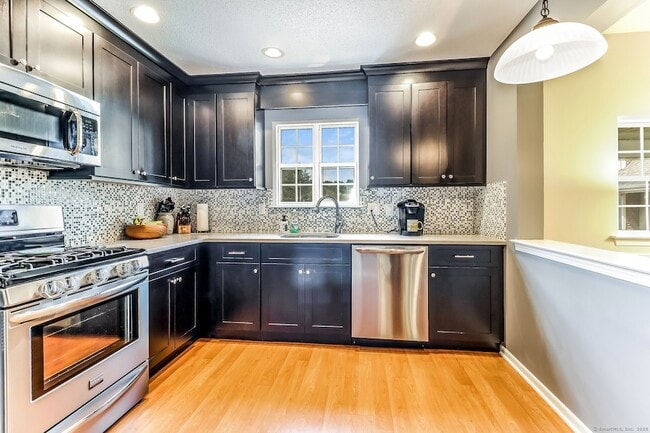 Building Photo - 613 Foxboro Dr