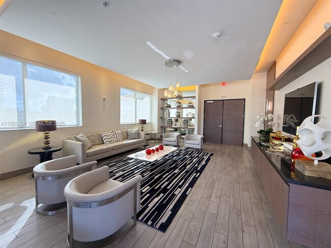 Building Photo - 999 SW 1st Ave