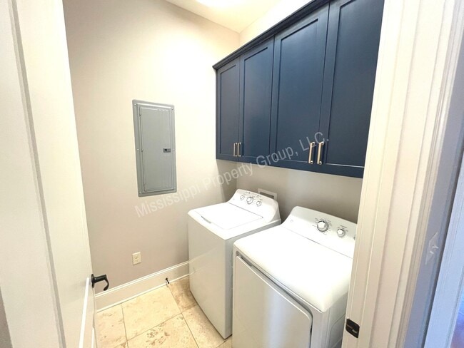 Building Photo - 3BR/3BA For Rent