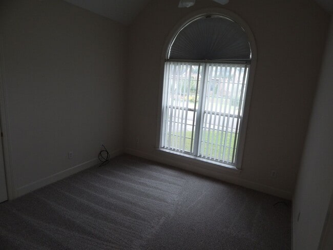 Building Photo - 3 Bedroom 2 bath in The Cape- Community Pool.