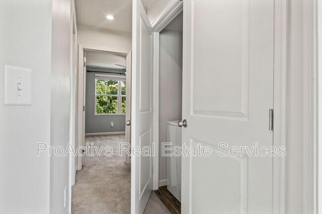 Building Photo - 95 Manilla Cir