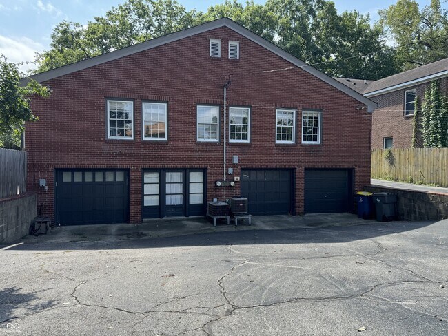 Building Photo - 3348 E Fall Creek Pkwy N Dr