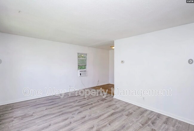 Building Photo - 1738 N Poplar Ave
