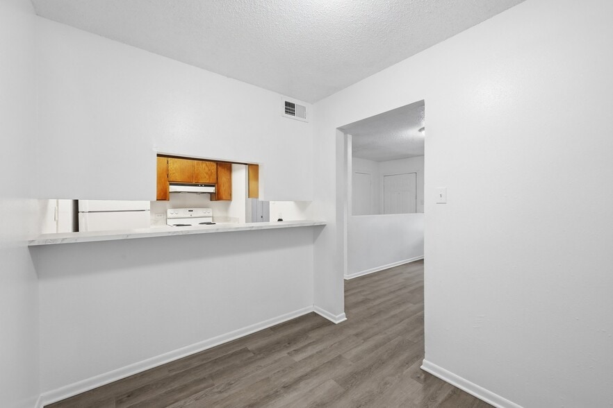 Building Photo - 1410 S Elizabeth Ave