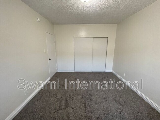 Building Photo - 10970 S Figueroa St