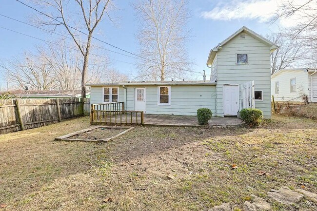 Building Photo - 3713 Woodlawn Terrace