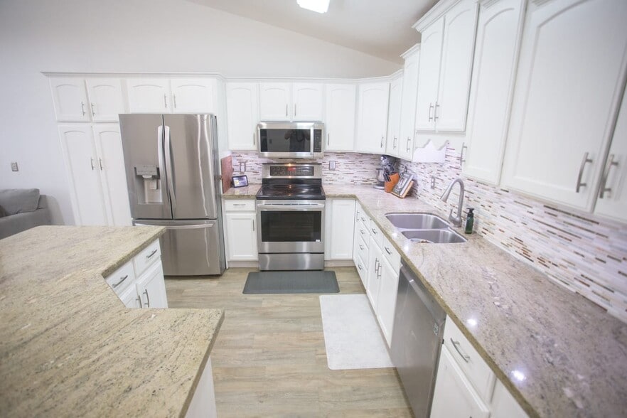 Building Photo - 1599 S Main St