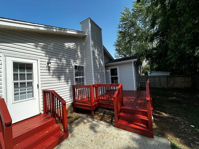 Building Photo - Nice ranch 3/2 with garage in Lavergne, Tn Just renovated