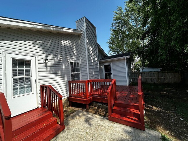 Building Photo - Nice ranch 3/2 with garage. Just renovated