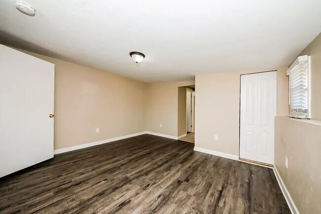 Building Photo - 6126 Nutmeg Ave