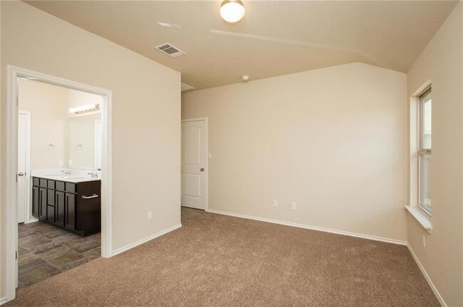 Building Photo - 12912 Tinker St