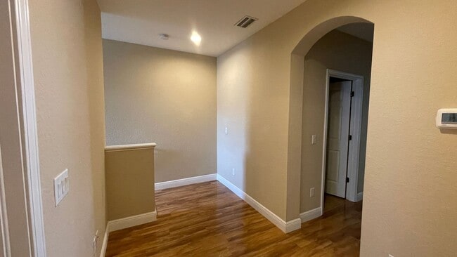 Building Photo - Unfurnished Annual Rental