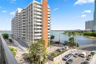 Building Photo - 2150 N Bayshore Dr