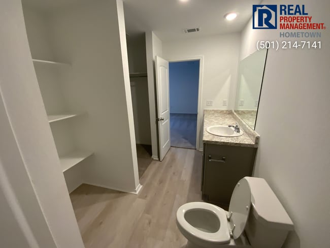 Building Photo - 1495 Meadows Dr