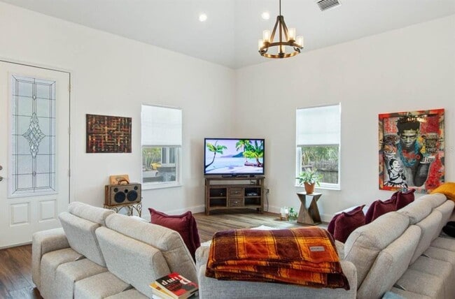 Building Photo - 2330 W St Louis St