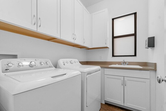 Building Photo - 13026 Artisan Cir