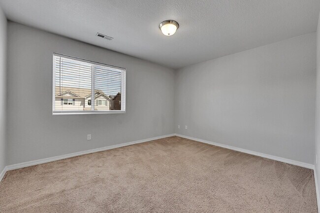 Building Photo - $2,595.00, 3 beds, 2.5 bath, Single Family...