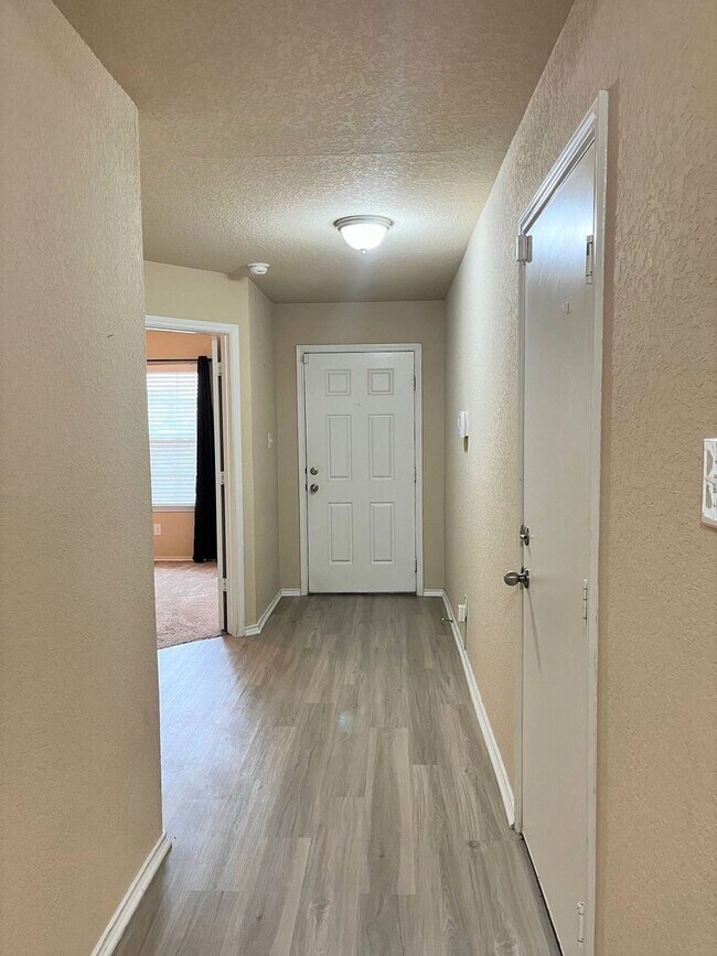 Building Photo - 4 br, 2 bath House - 3538 Robin Mdw