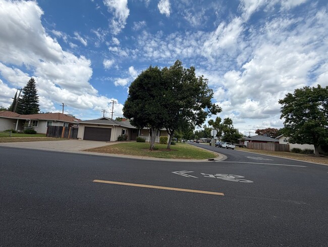 Building Photo - Gorgeous Rancho Cordova Home on Large Corner Lot!