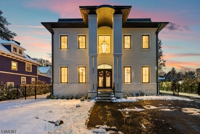 Building Photo - 472 High St