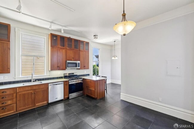 Building Photo - 1241 Fulton St