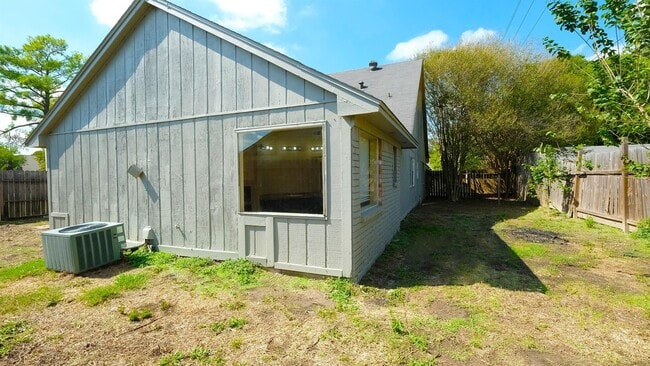 Building Photo - 1203 Beckwood Cir