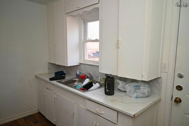 Building Photo - 902 Flood St