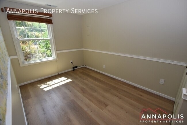 Building Photo - 821 Macsherry Dr