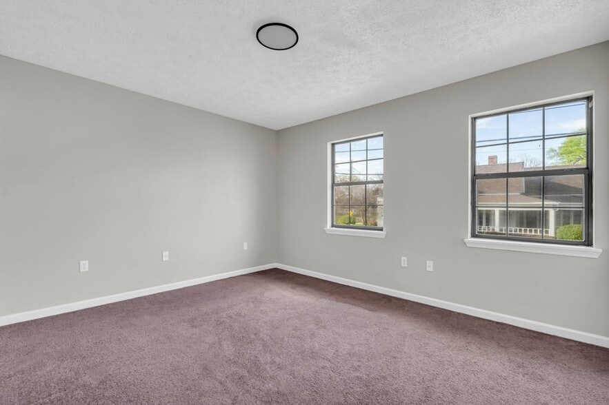 Building Photo - 452 W Broad St