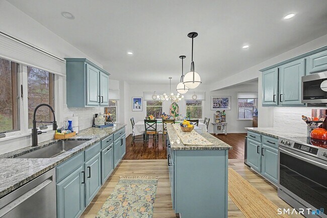 Building Photo - 14 Shore Rd