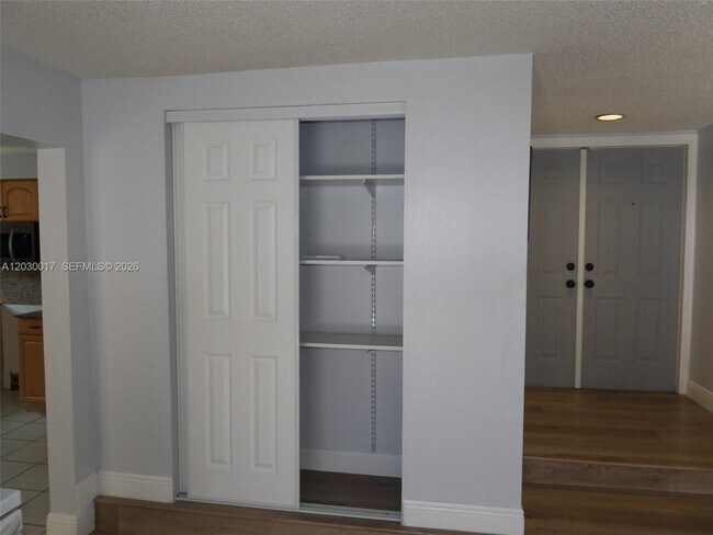 Building Photo - 9331 NW 33rd Manor