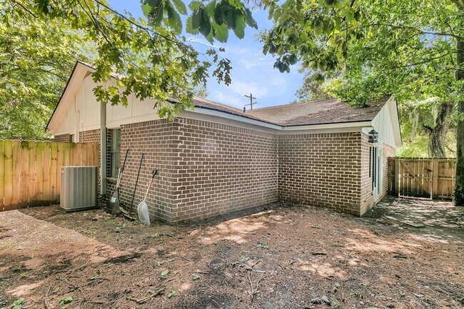 Building Photo - 216 Parlor Dr