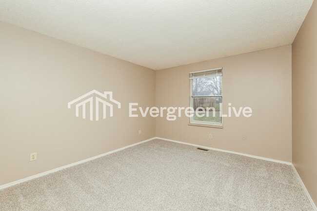 Building Photo - 4735 Stonehedge St