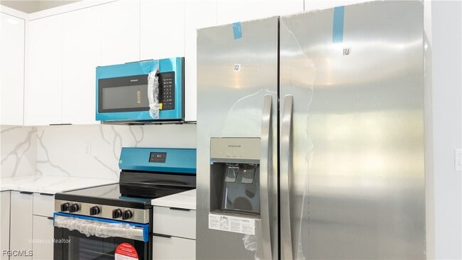 Building Photo - 2404-2406 Crawford Ave N