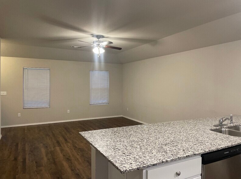 Building Photo - 1191 S Jaybird Ln