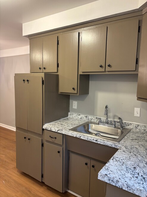 Building Photo - 1034 McKeighan Ave