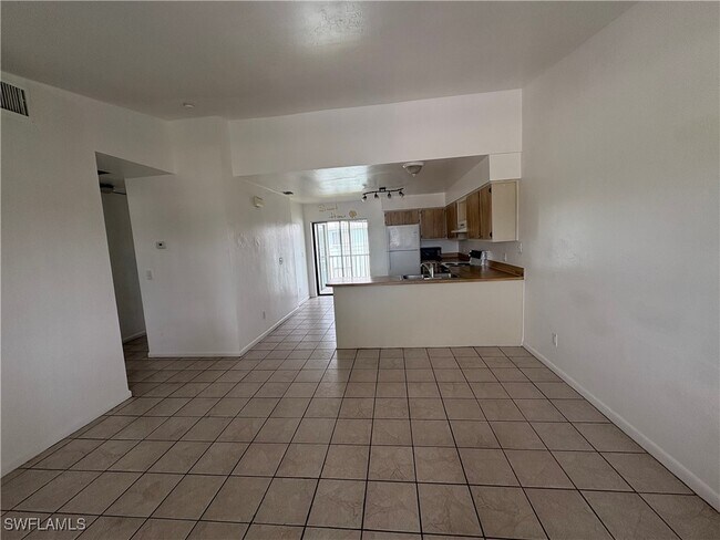 Building Photo - 4904 Vincennes Ct