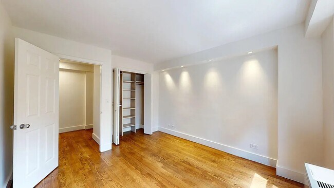 Building Photo - 220 E 63rd St