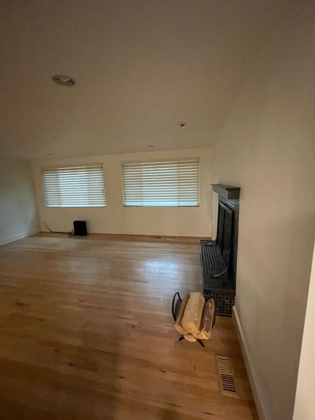 Building Photo - STUNNING Four Bedroom Ranch in Denver, CO-...