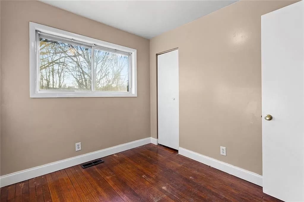 Building Photo - 1260 Farley Dr